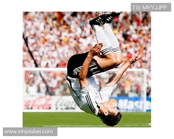 足球明星的后空翻技艺揭秘与精彩瞬间回顾